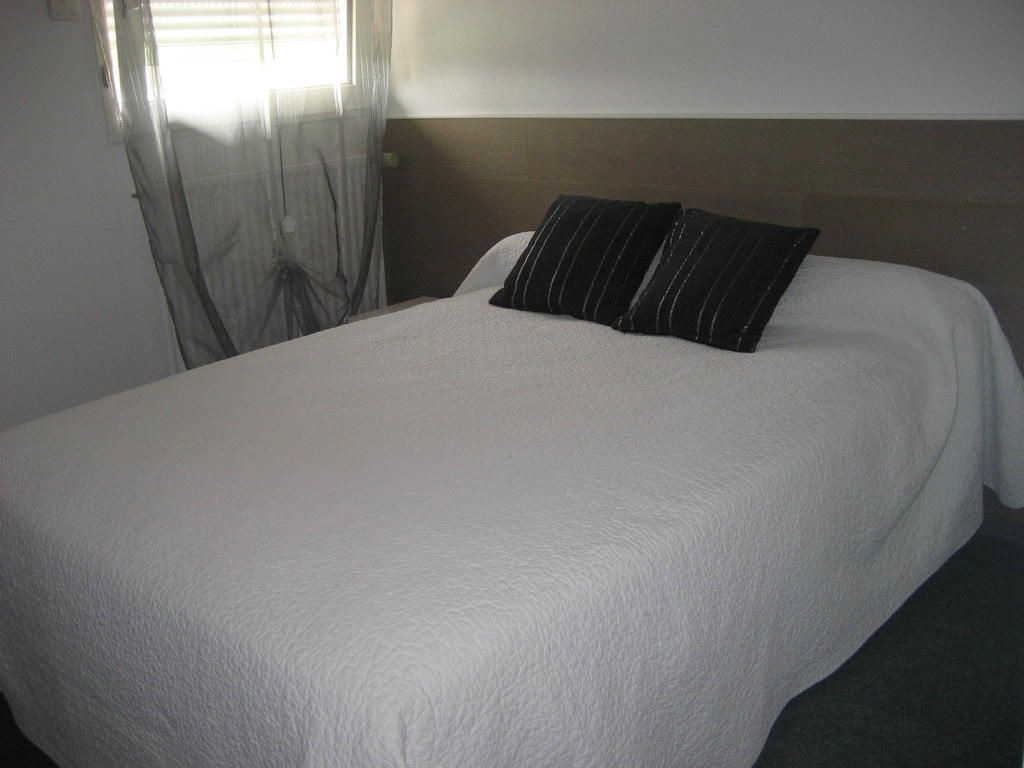 Hotel Bon Repos Barbezieux-Saint-Hilaire الغرفة الصورة
